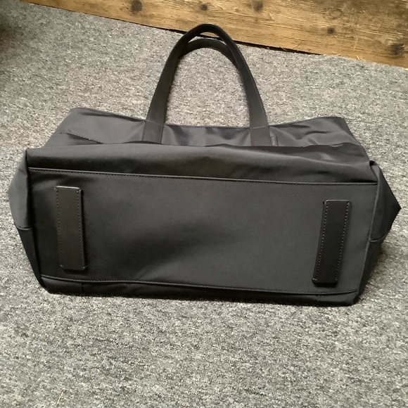 AWAY The Everywhere Tote in black - Picture 4 of 9